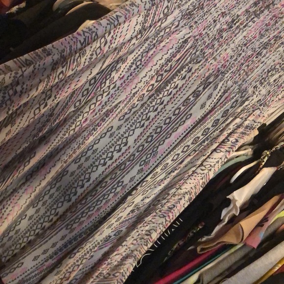 Very cute flowy lightweight dress. - Picture 5 of 8